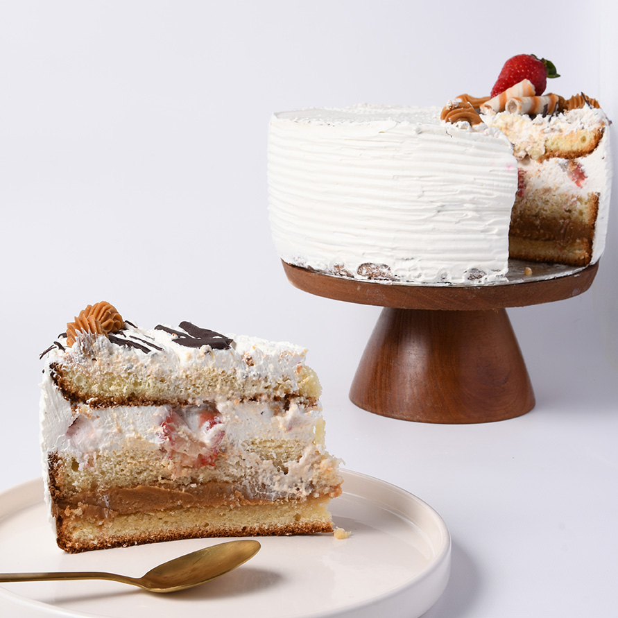Torta Legendaria de crema y frutillas - Imagen 2